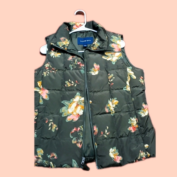 Lands' End Floral Puffer Vest,  pre-owned,  excellent condition,  size M/P,10-12 - Picture 1 of 7